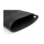 Détail des rainures antidérapantes de la moufle thermique silicone noire