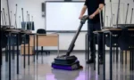 Compacte et légère, l’Ultra 45 est adaptée au nettoyage des sanitaires, couloirs et autres espaces où une grande maniabilité est nécessaire.